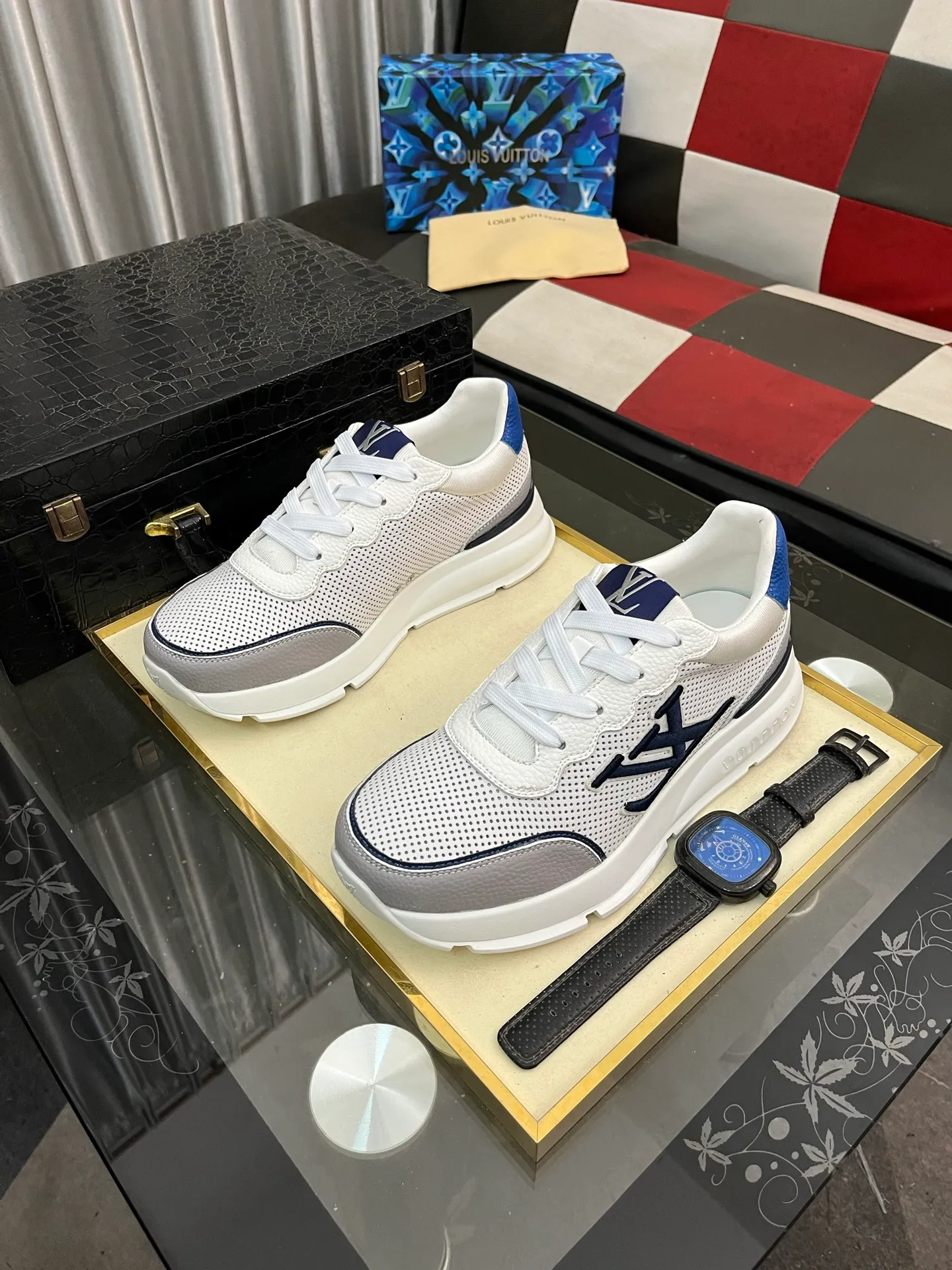 Men's shoes 💰440⌚️⌚️【LOUlS VUlTTON】Louis Vuitton ~ unique and casual style. LV counter purchasing 🏃casual shoes😍😍 are on sale at the men's counter at the same time. Italian imported brands select top-layer Italian cowhide. 🐑Sheepskin lining (refuses to discolor and rub feet) Sole: Original sole specially provided by the original factory 🎬Better in kind Code number: 38-446⃣️Color selection